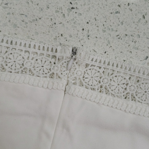 😻😻 S/M/L WHITE ASYMMETRICAL DRESS WITH LACE TRIM - Picture 6 of 7